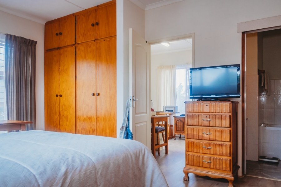 4 Bedroom Property for Sale in Denver Park Western Cape